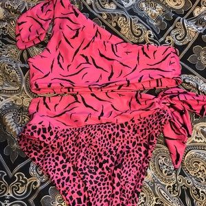 Never worn high waist bikini with fun pattern!